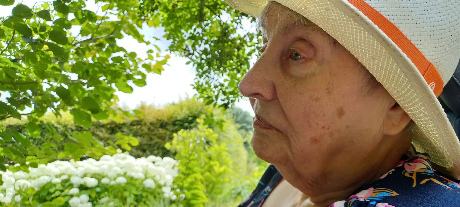 Les résidents d'ELEUSIS au cœur des fleurs