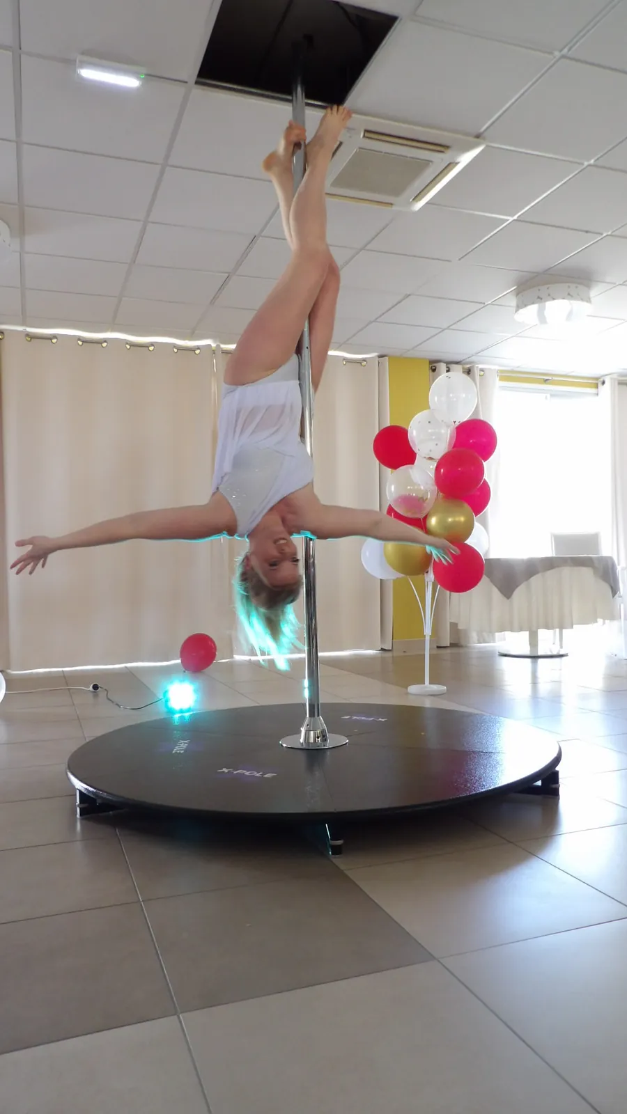 Un nouveau show de pole dance aux Jardins du Marais !