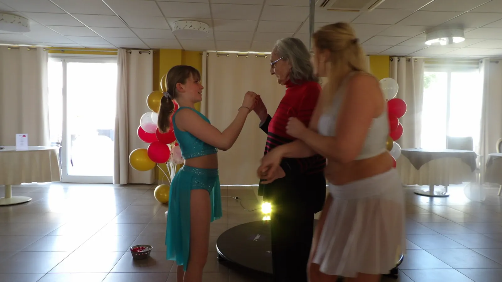 Un nouveau show de pole dance aux Jardins du Marais !