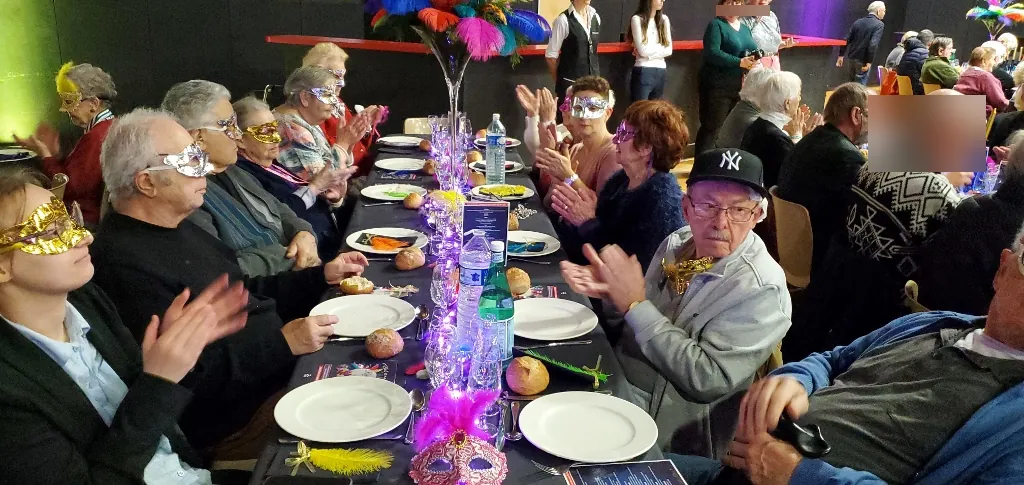 Repas festif des ainés à l'Hexagone