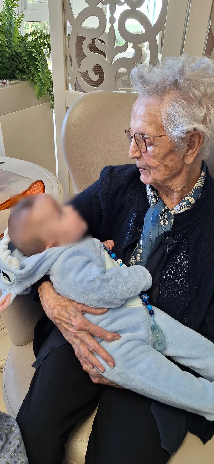 Matinée intergénérationnelle : des rires et de la joie avec les tout-petits