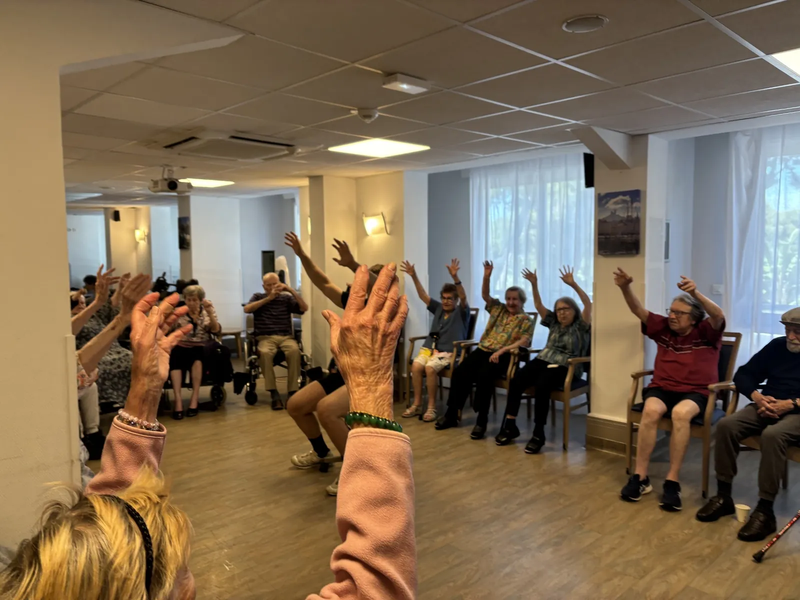 Séance de renforcement musculaire en salle d'animation