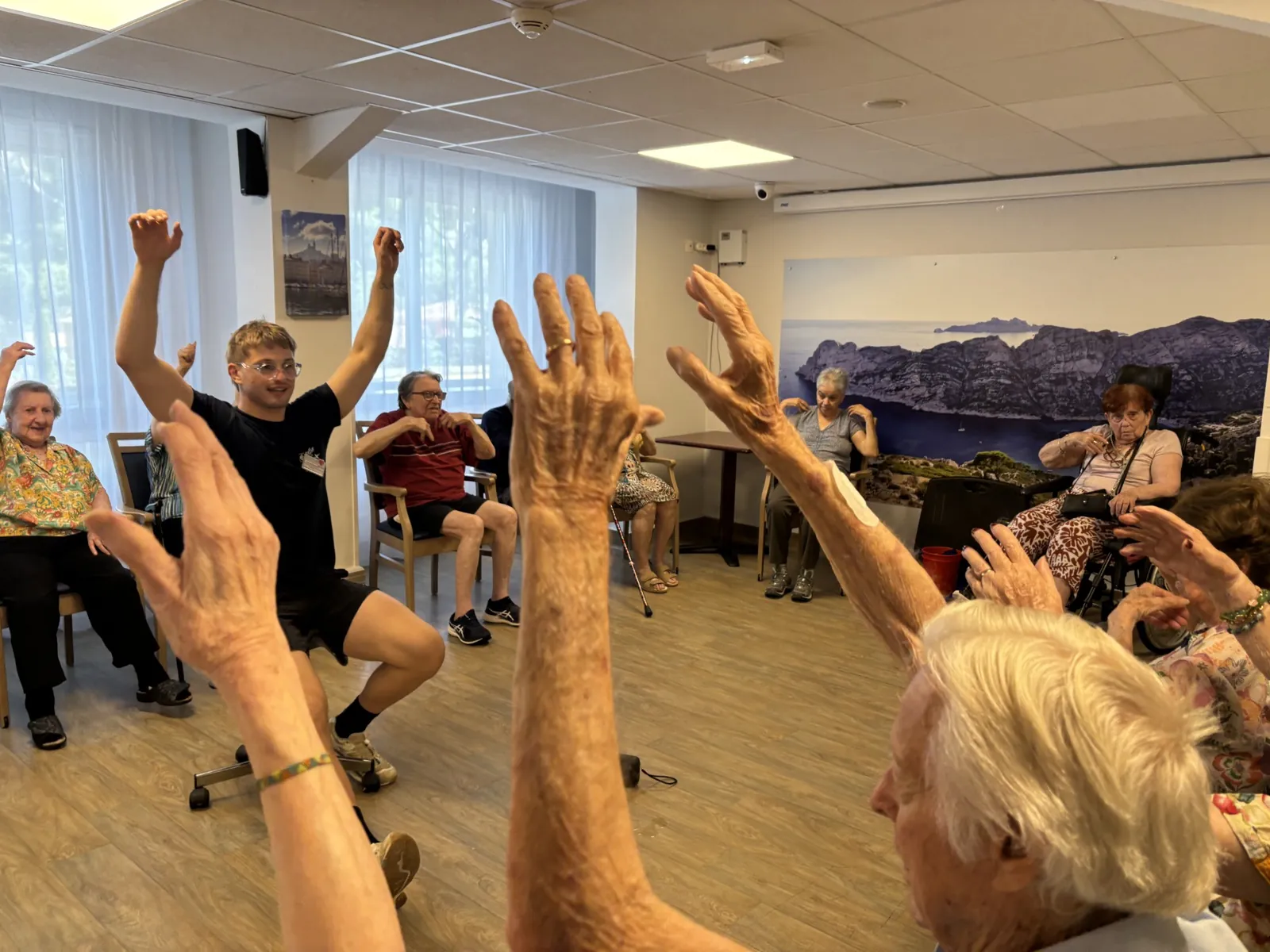 Séance de renforcement musculaire en salle d'animation
