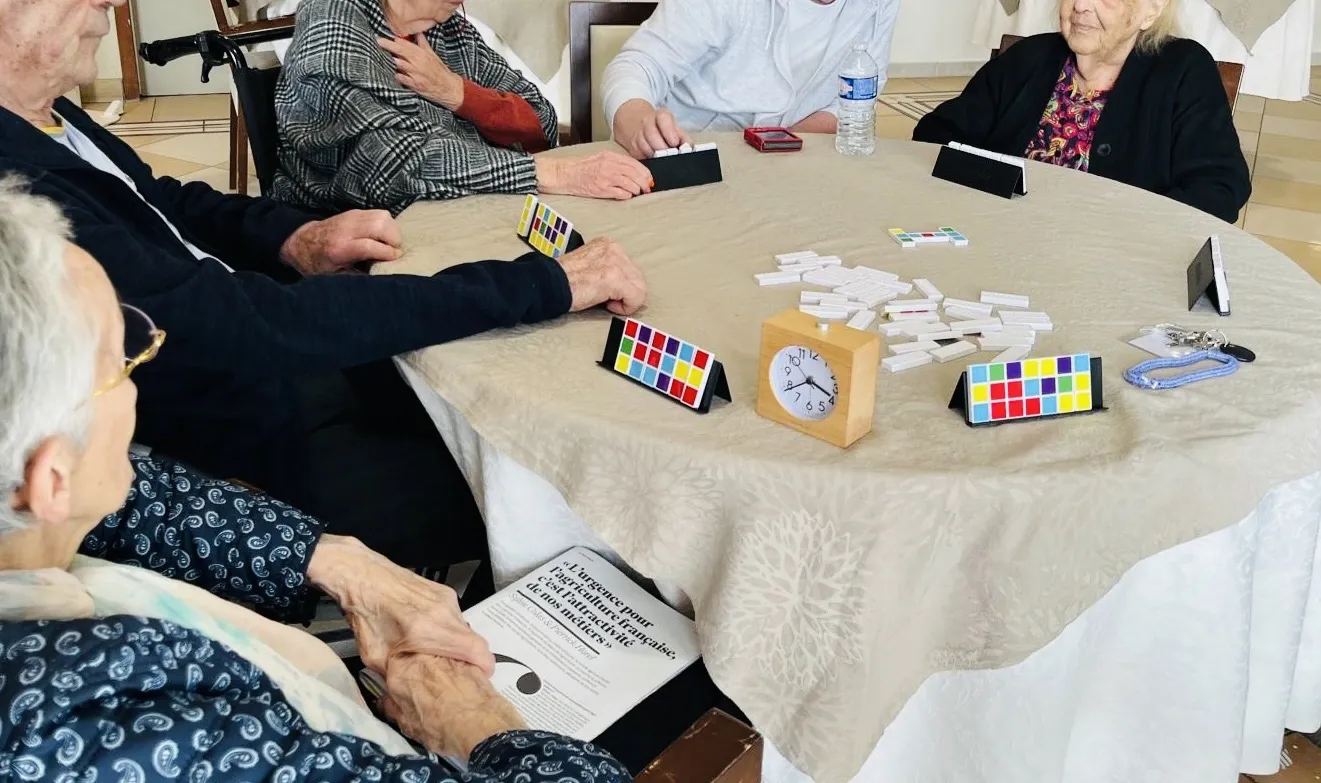 Un après-midi jeux de société plein de convivialité à l’EHPAD de Thiais