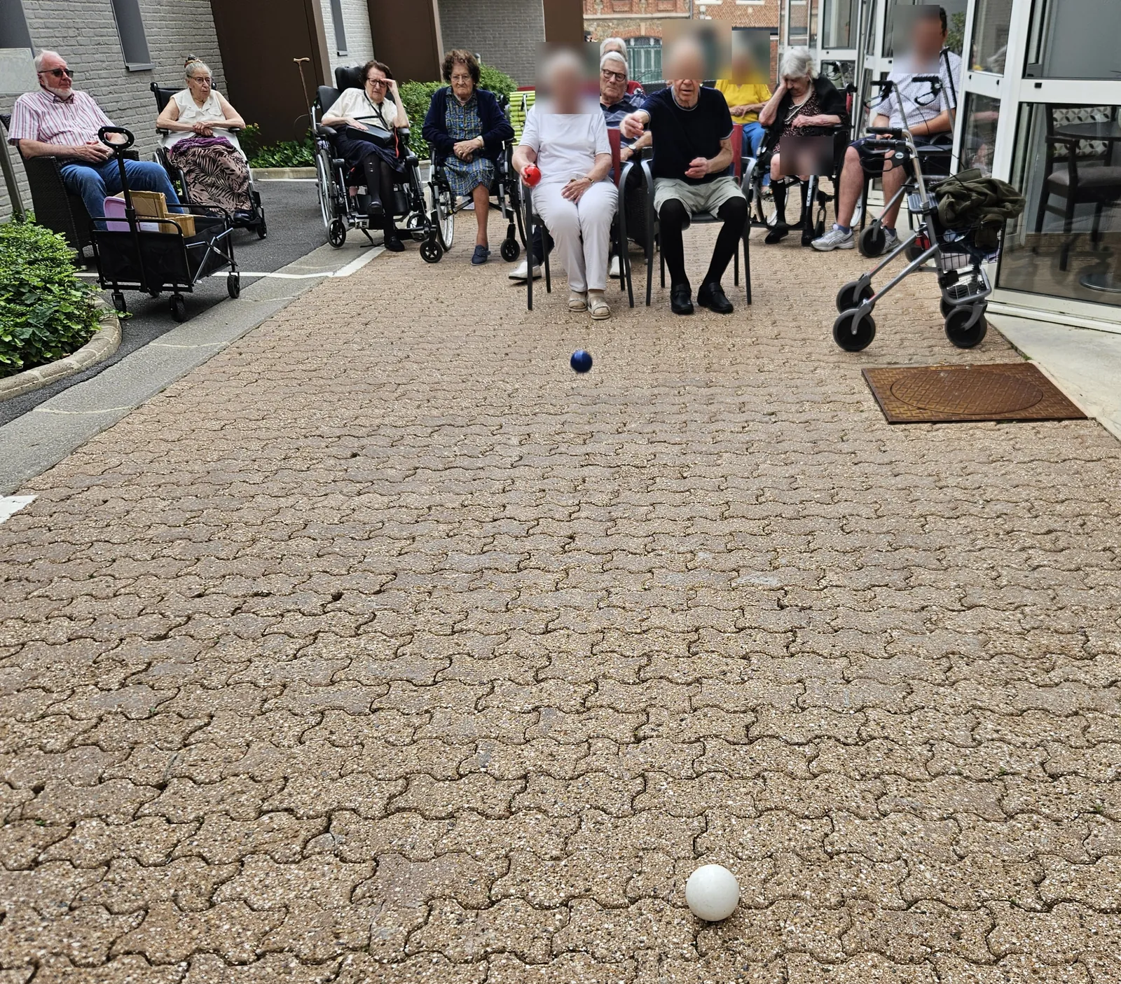Pétanque à la résidence Tiers Temps 