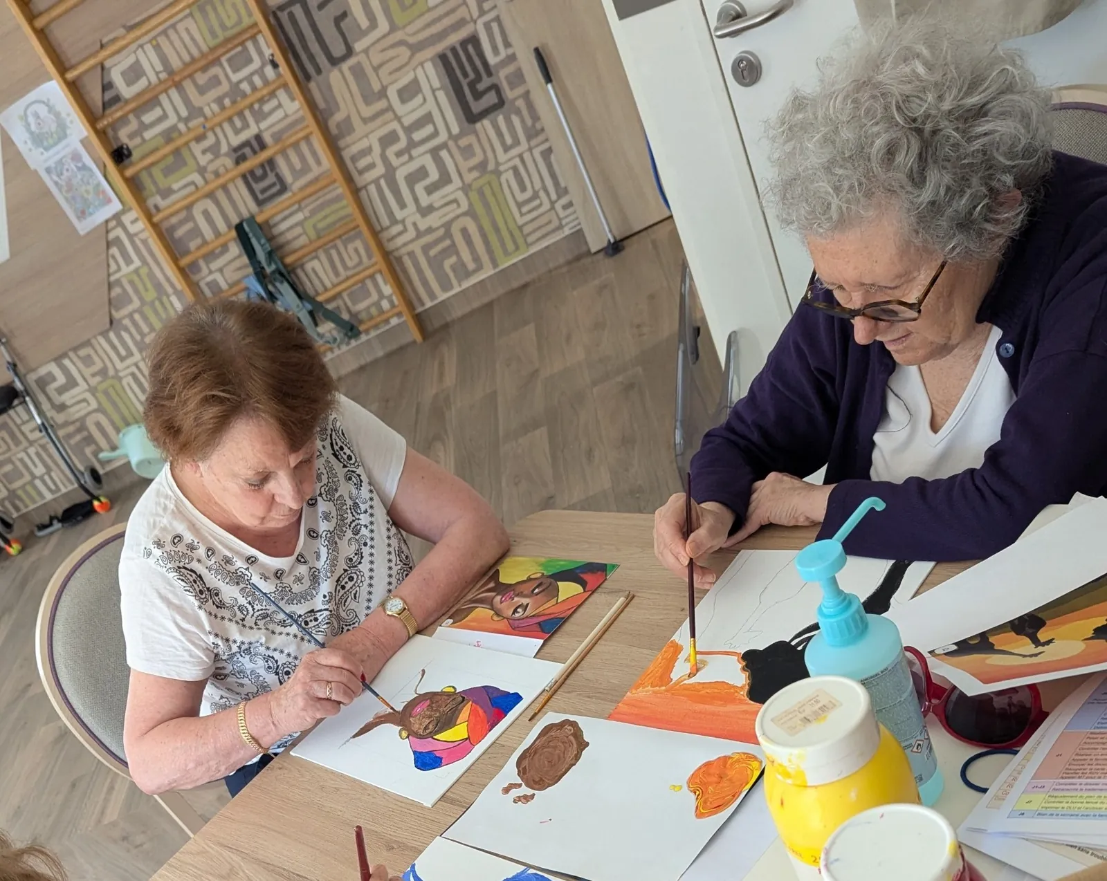 La peinture, une palette de bien-être à l’EHPAD
