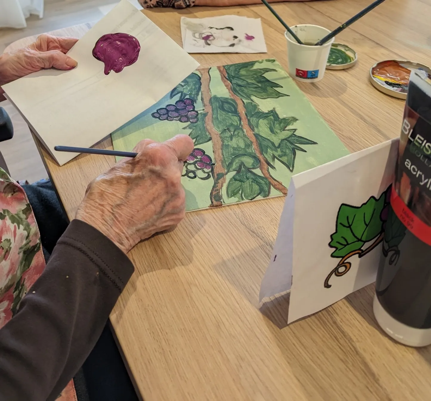 La peinture, une palette de bien-être à l’EHPAD