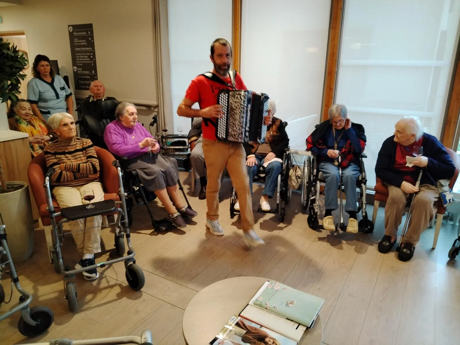 Dégustation du Beaujolais Nouveau à la résidence : Un Moment de Convivialité et de Joie !