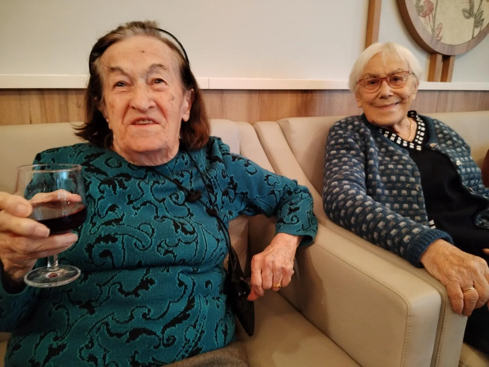 Dégustation du Beaujolais Nouveau à la résidence : Un Moment de Convivialité et de Joie !