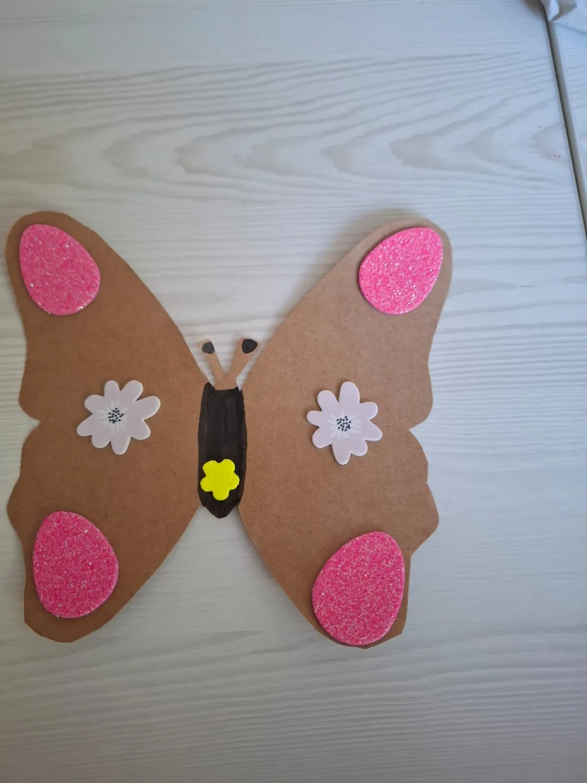 Atelier créatif en Unité Protégée : le papillon à l’honneur