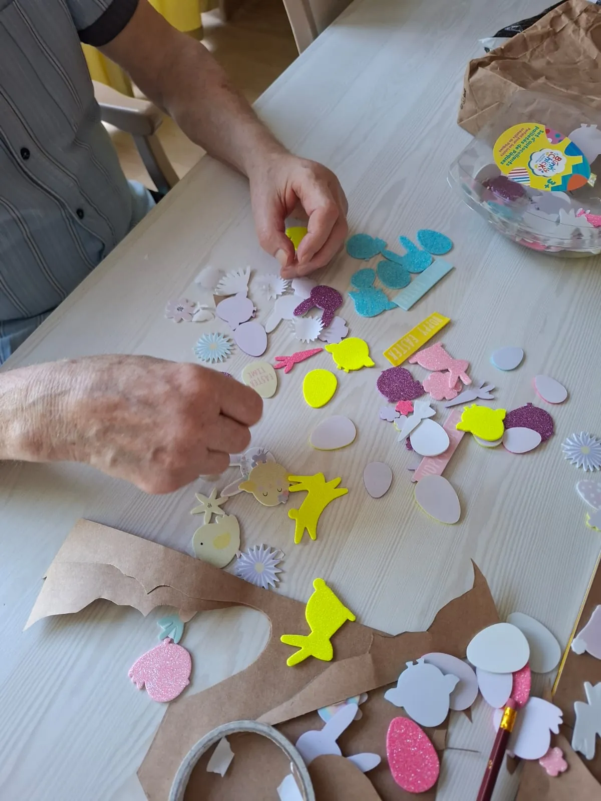 Atelier créatif en Unité Protégée : le papillon à l’honneur