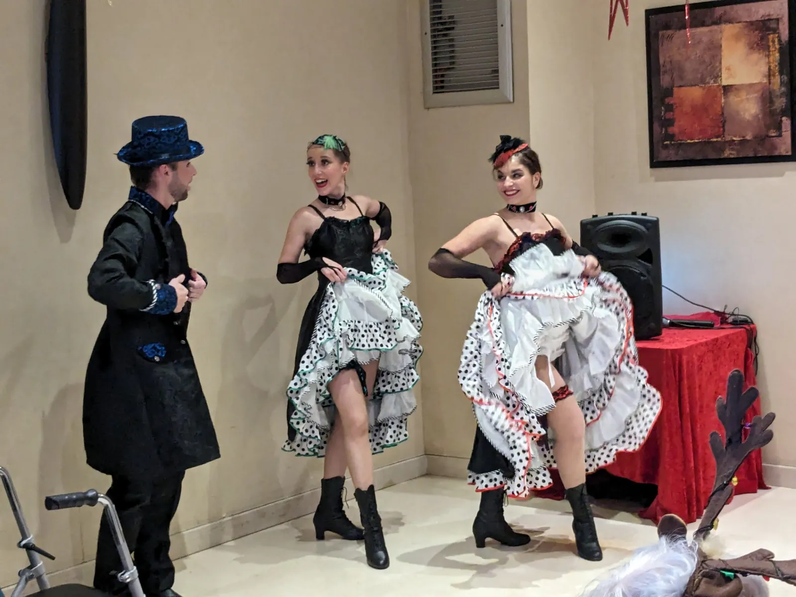 Du French Cancan, des plumes et des paillettes plein les yeux 