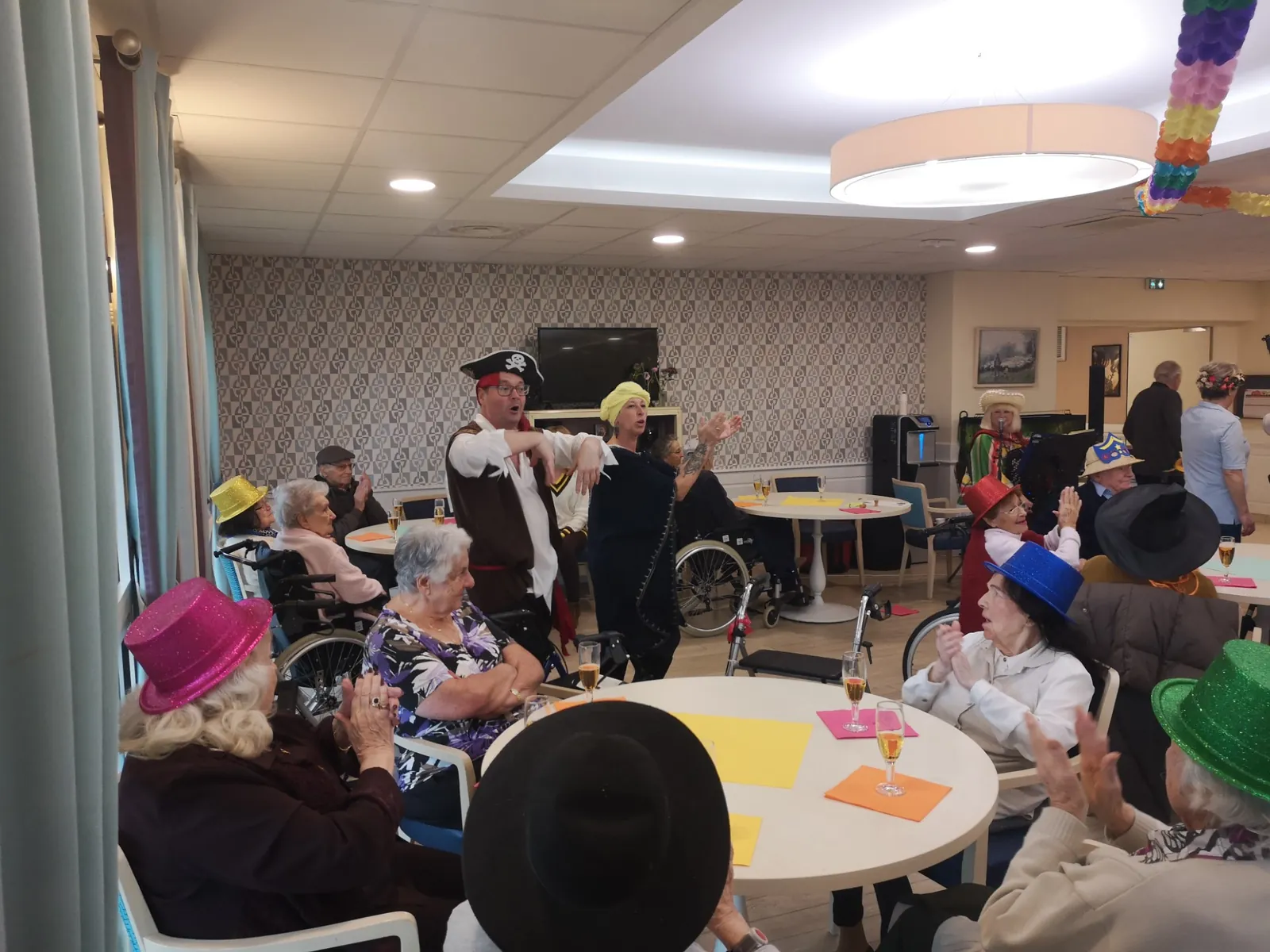 UN THE DANSANT CARNAVALESQUE  ET FESTIF