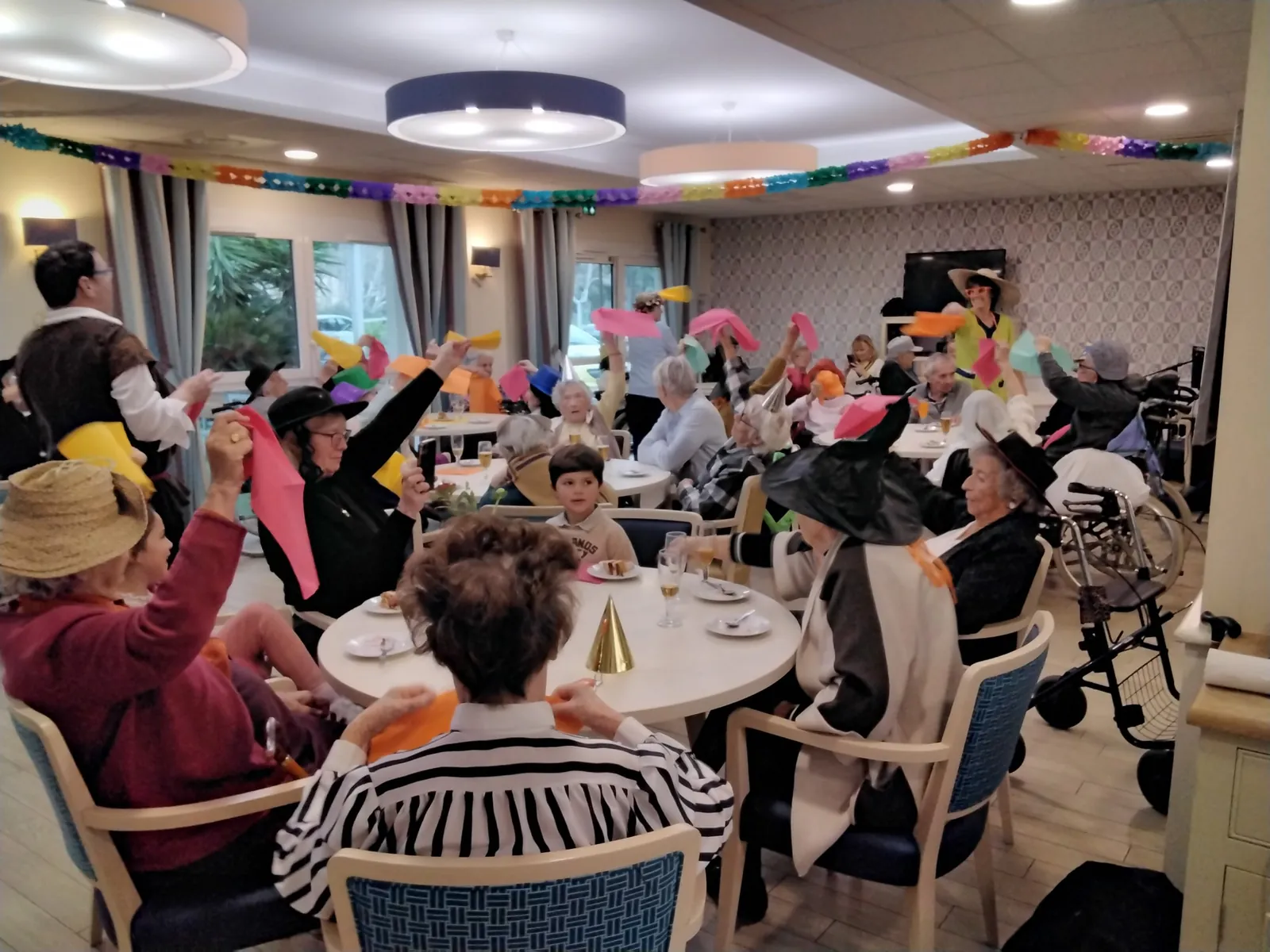UN THE DANSANT CARNAVALESQUE  ET FESTIF