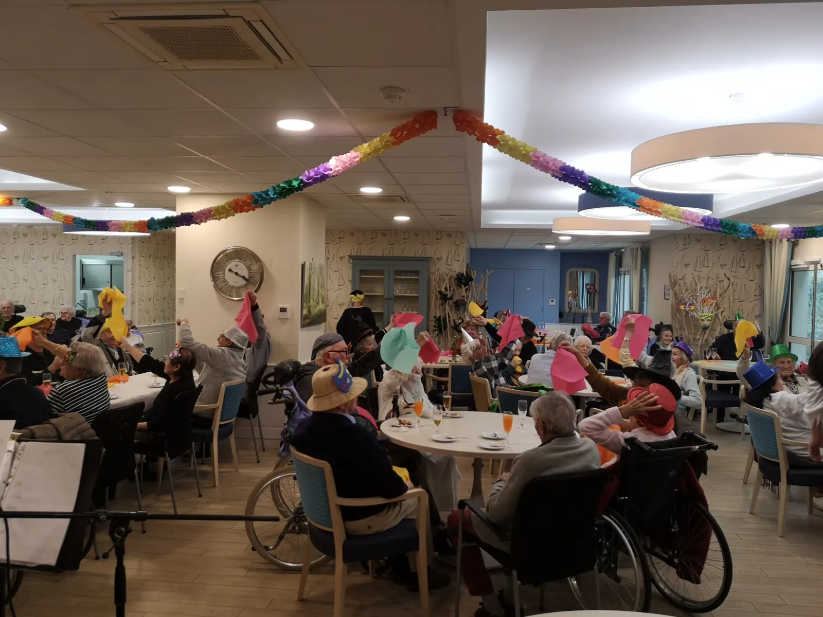 UN THE DANSANT CARNAVALESQUE  ET FESTIF