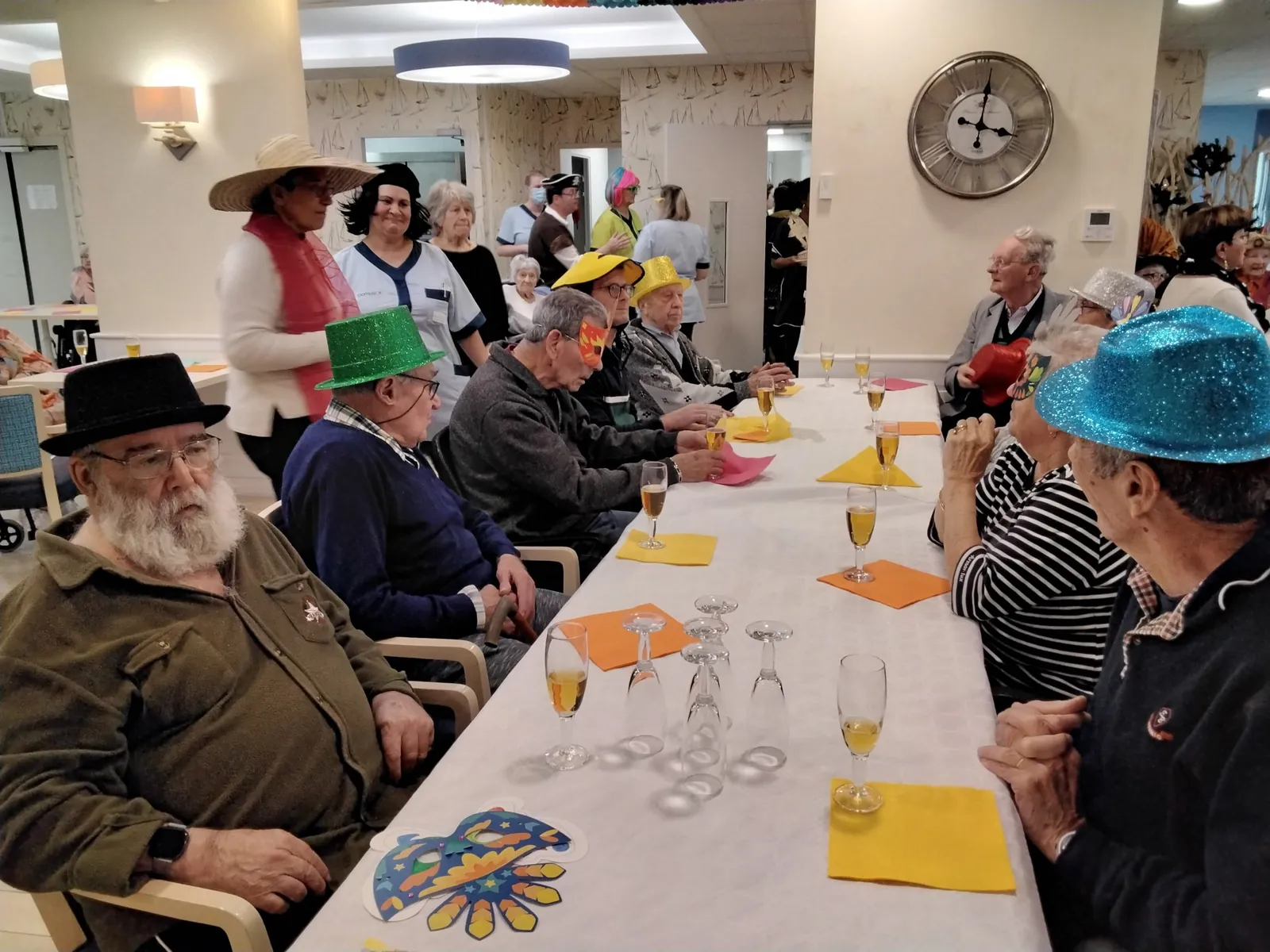 UN THE DANSANT CARNAVALESQUE  ET FESTIF