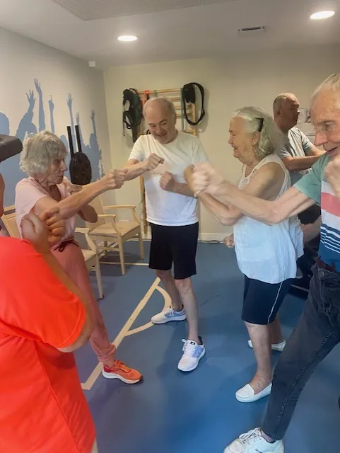 Boxe thérapeutique : une séance pleine d'énergie au sein de notre EHPAD Résidence Marseille 13009
