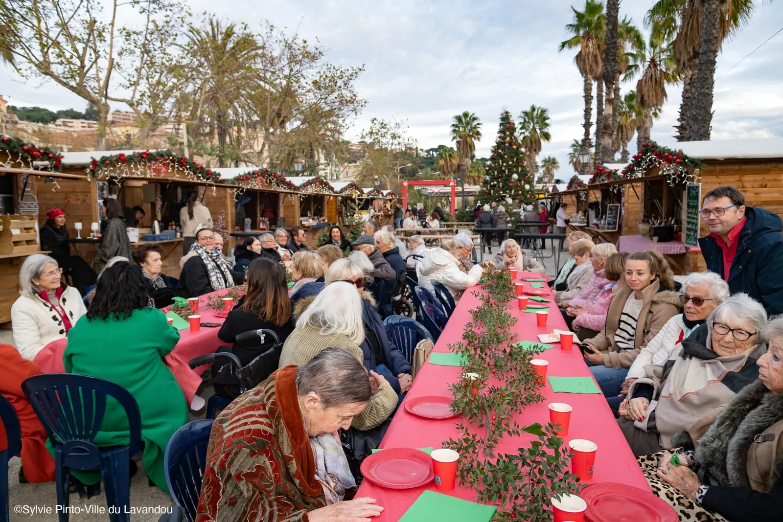 MARDI 10 DECEMBRE VISITE AU MARCHE DE NOEL 