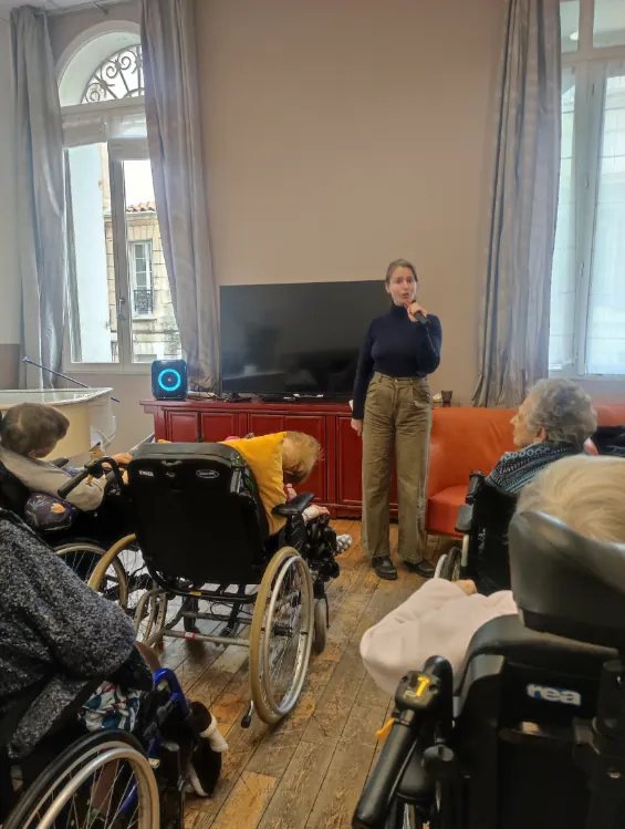 Une parenthèse théâtrale pour nos résidents : "À la recherche de la voix perdue