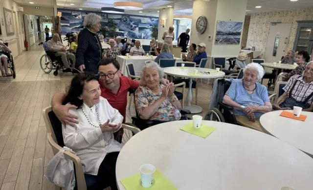  DES  JOLIES  FLONFLONS POUR UN BEL ANNIVERSSAIRE 