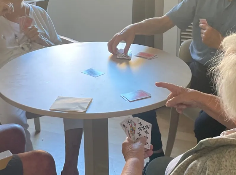 La belote s’installe à la Résidence la Triade !