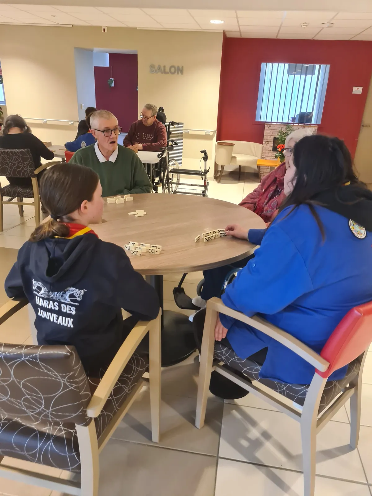 Visite des scouts : un moment de partage chaleureux