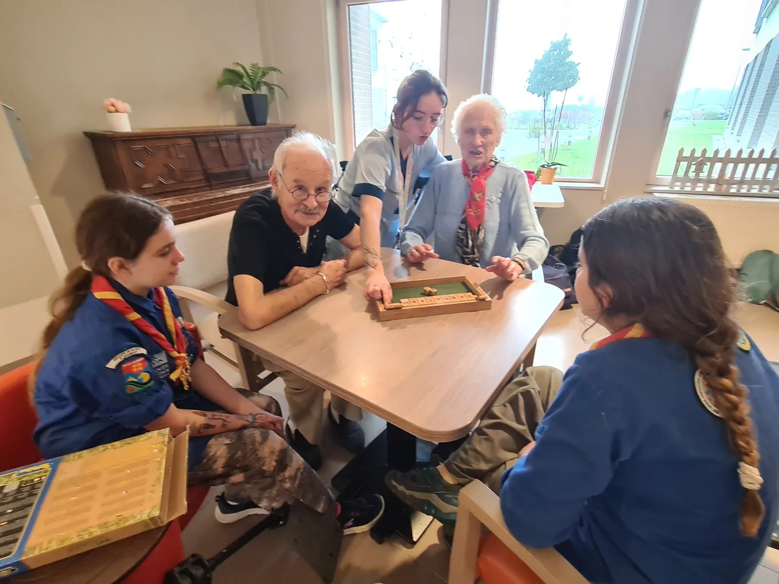 Visite des scouts : un moment de partage chaleureux