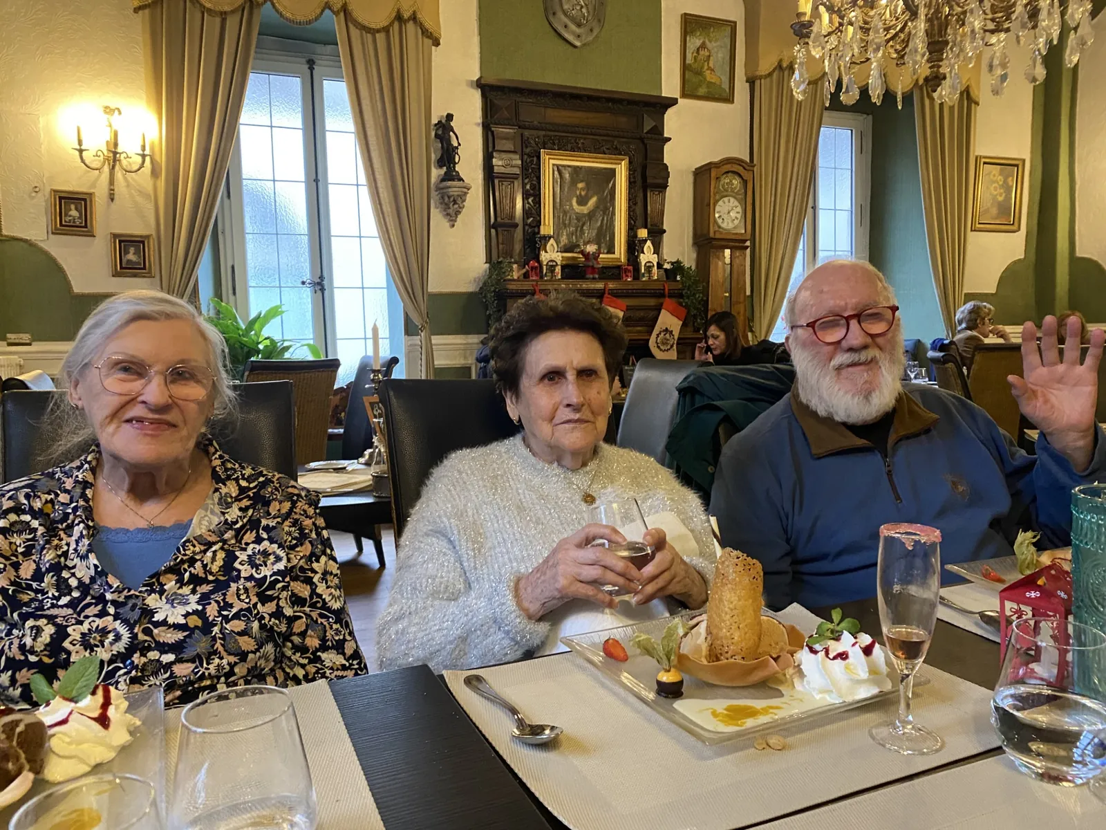 SORTIE AU RESTAURANT LA CROIX D'OR LA RESIDENCE LES JARDINS MEDICIS  PROVINS 
