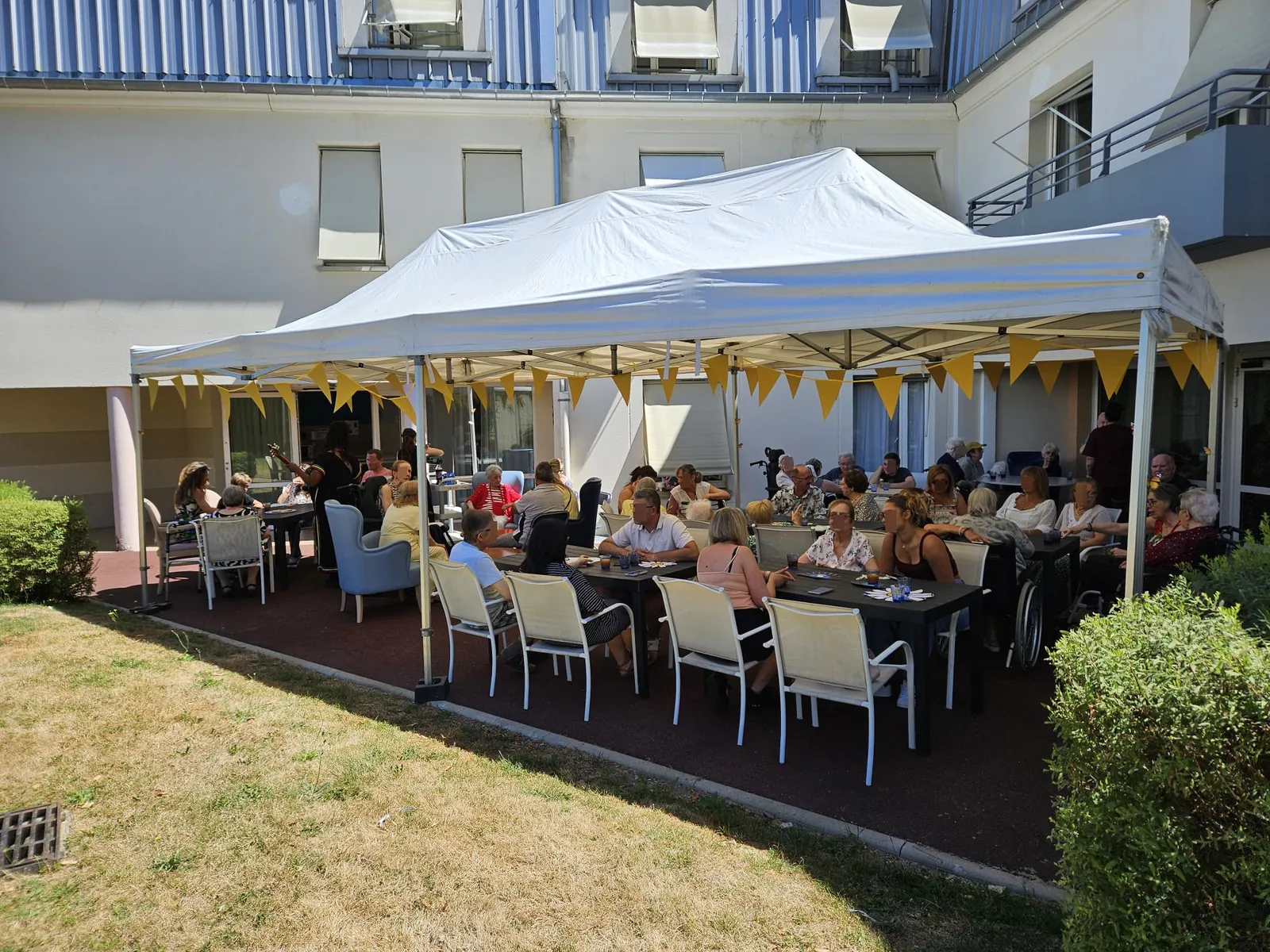 Festival de l'été à la Résidence Les Jardins de Longuiolles - EHPAD Vaujours - 93