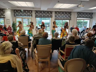Anniversaires de février avec les danseuses tahitiennes