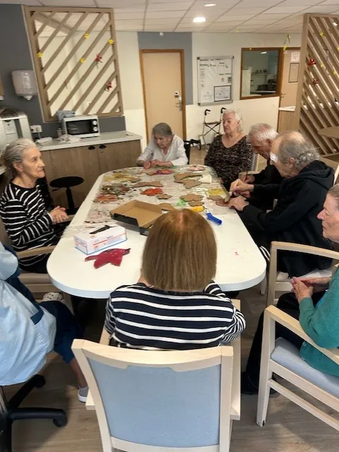 Ateliers créatifs de printemps : une explosion de couleurs et de bonne humeur dans notre Unité Protégée