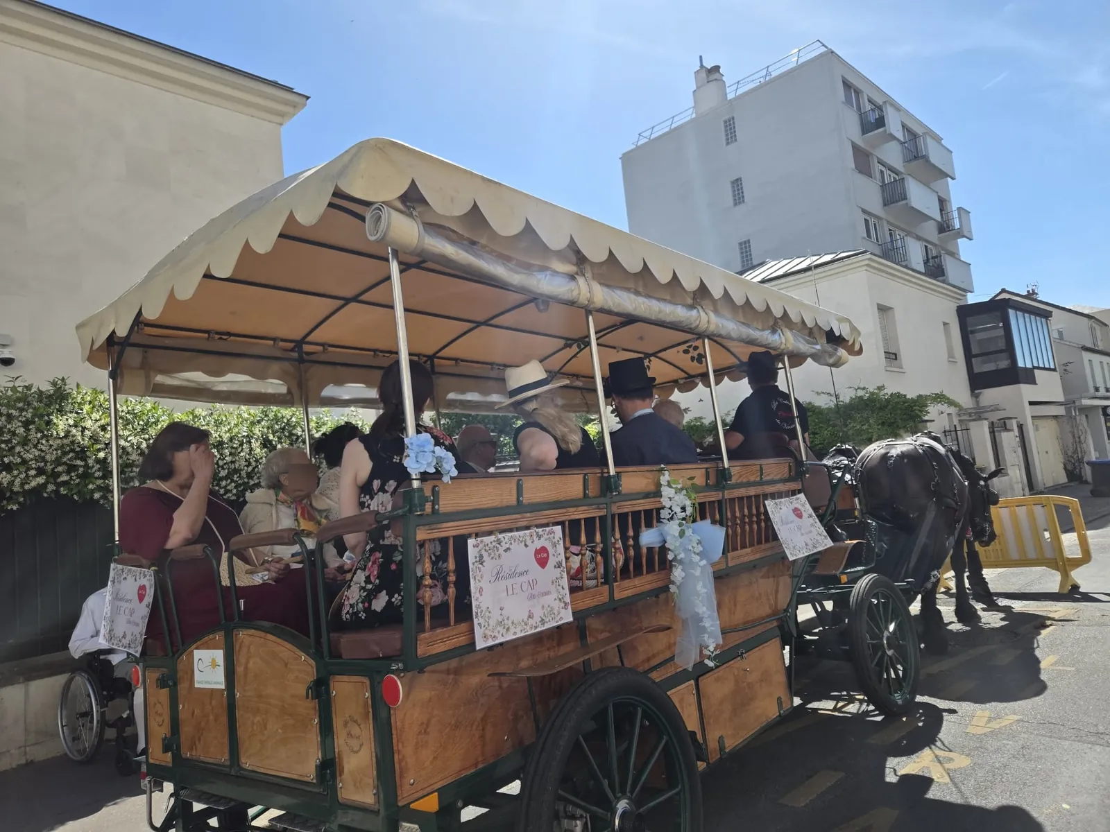 Festival DomusVi : un après-midi à la Résidence Le Cap sous le charme du Bal de Bridgerton
