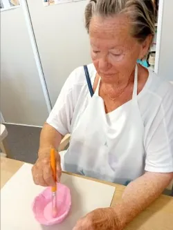 Modelage et peinture à l'accueil de jour
