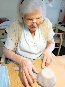 Modelage et peinture à l'accueil de jour