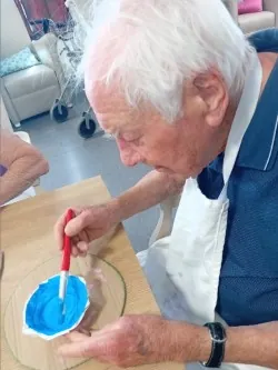 Modelage et peinture à l'accueil de jour