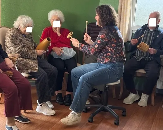 La Musicothérapie : un soin non médicamenteux au service du résident 