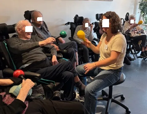 La Musicothérapie : un soin non médicamenteux au service du résident 
