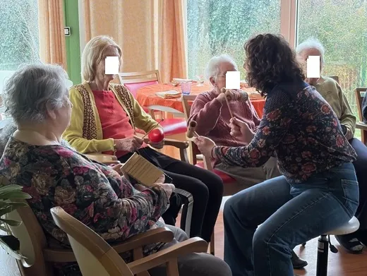 La Musicothérapie : un soin non médicamenteux au service du résident 