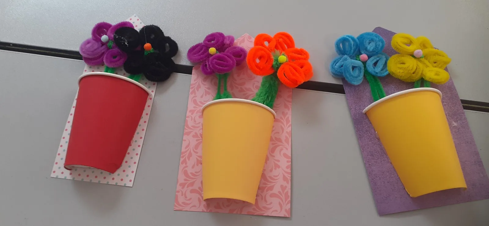 Activité créative: Des fleurs en fils chenille
