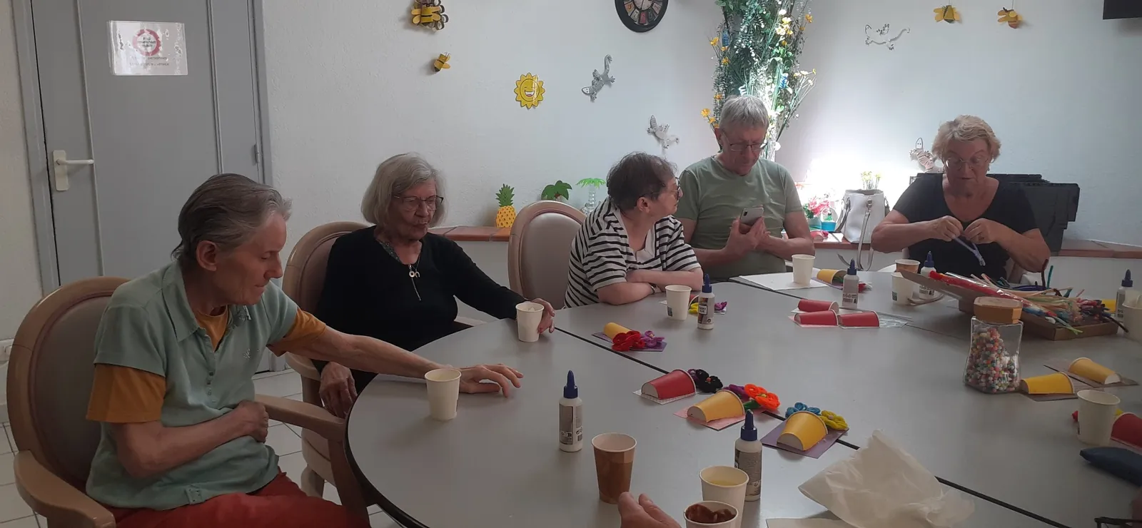 Activité créative: Des fleurs en fils chenille