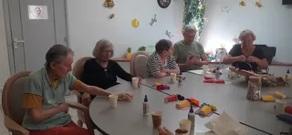 Activité créative: Des fleurs en fils chenille