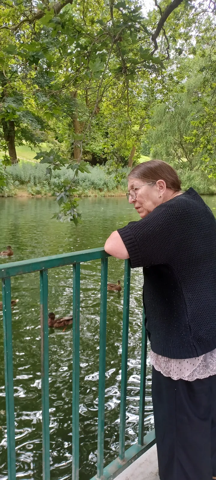 Promenade au bord de l'eau pour les résidents d'ELEUSIS Poissy
