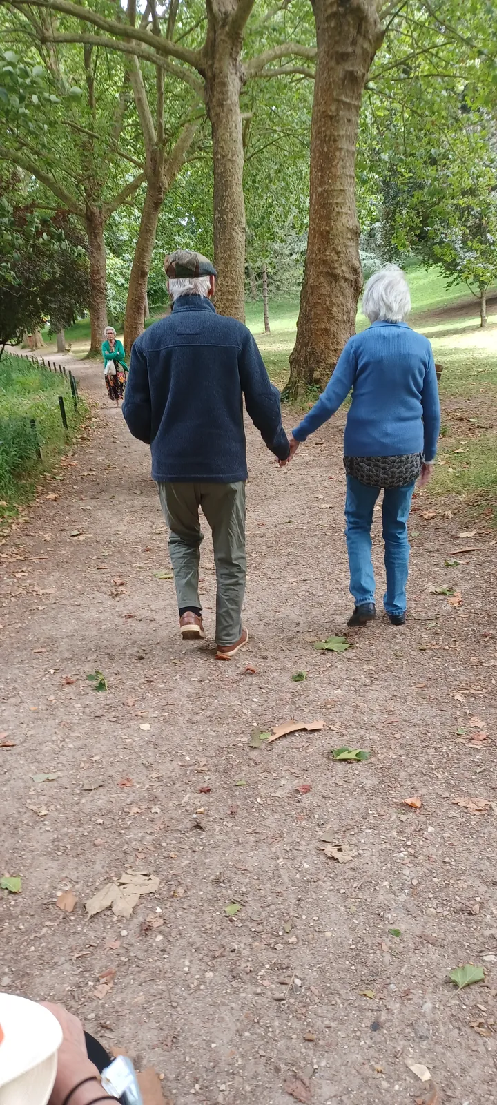 Promenade au bord de l'eau pour les résidents d'ELEUSIS Poissy