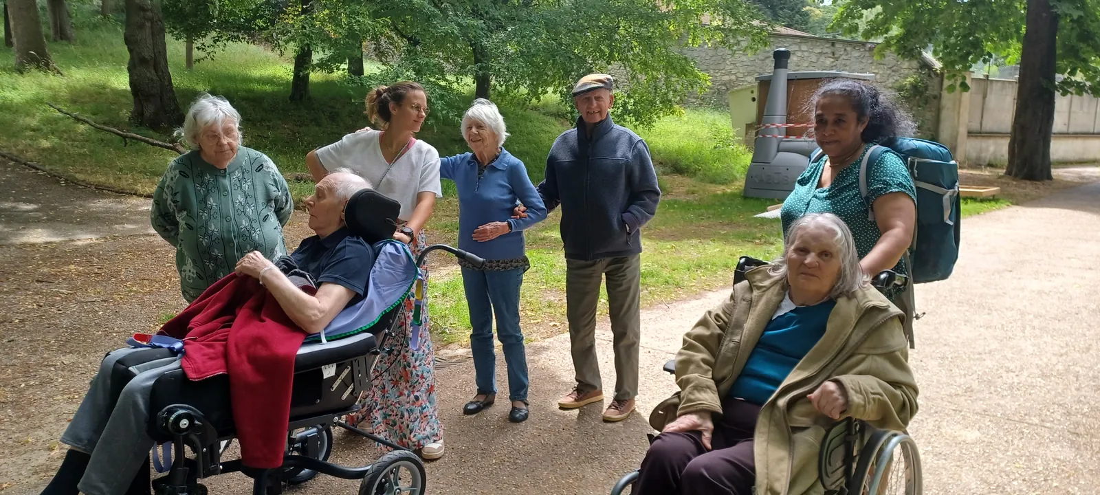 Promenade au bord de l'eau pour les résidents d'ELEUSIS Poissy