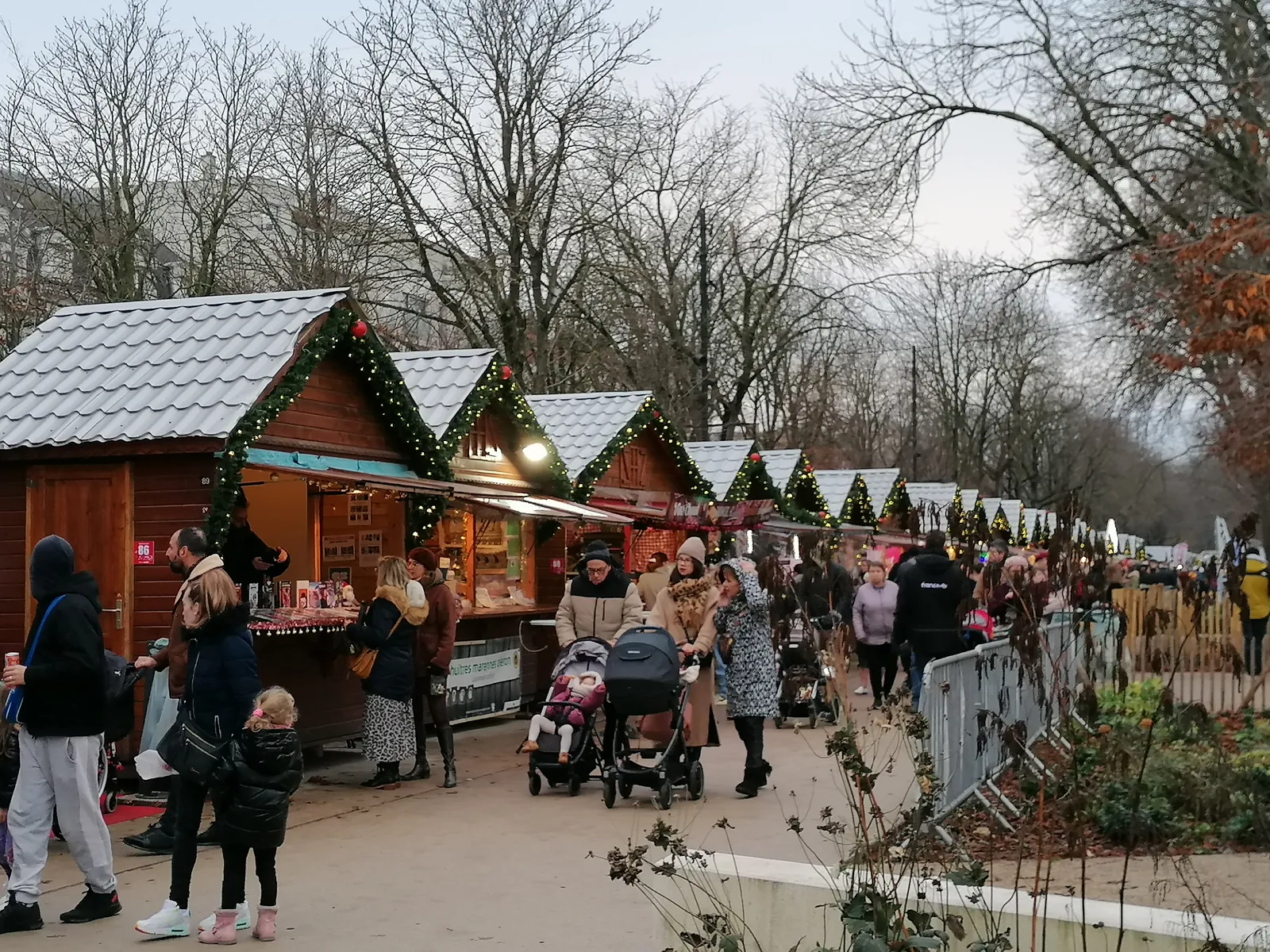 Les Tourterelles d’Esbly au Marché de Noël de Reims.