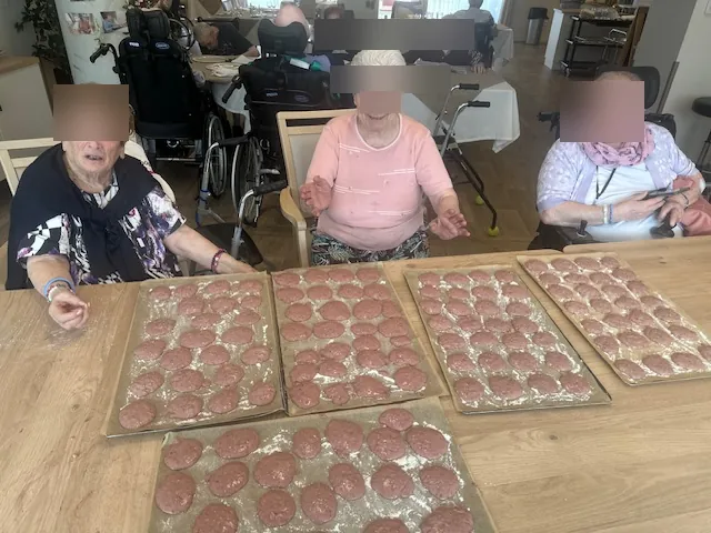 le JEUDI matin c'est Pâtisserie au sein de l'ehpad !