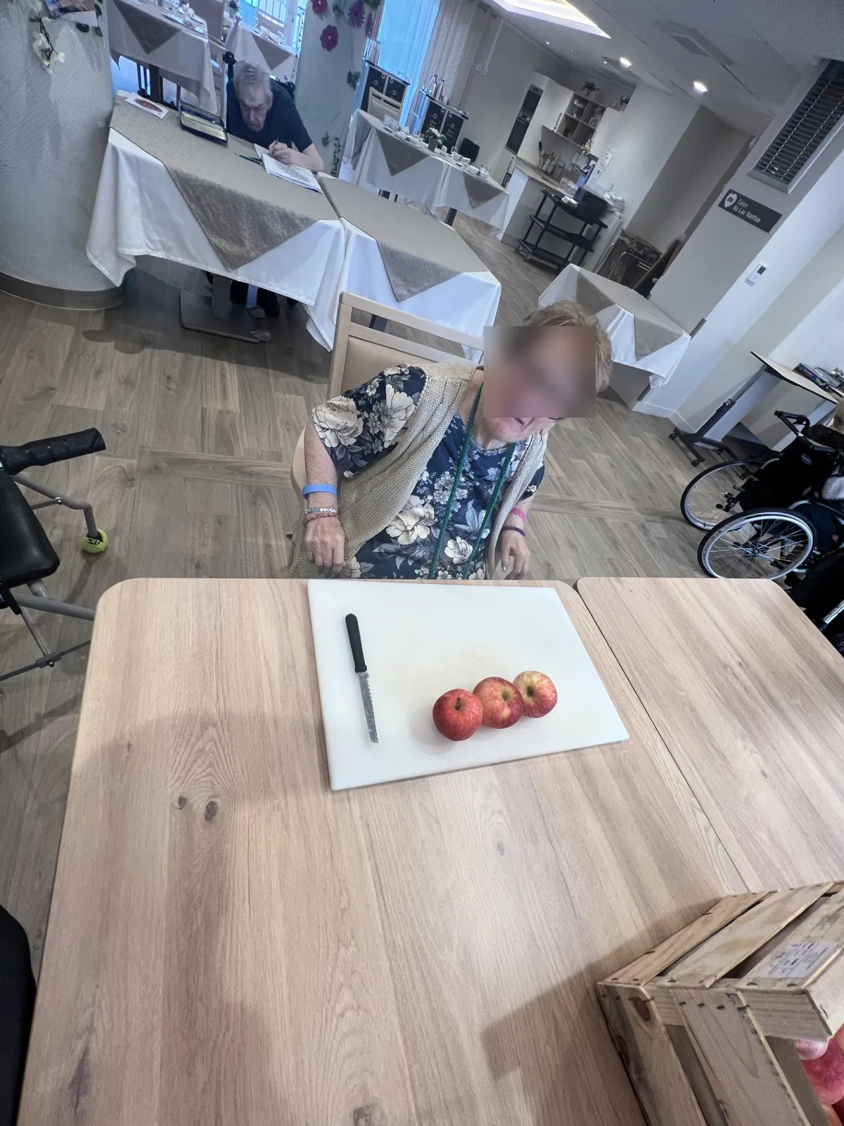 le JEUDI matin c'est Pâtisserie au sein de l'ehpad !