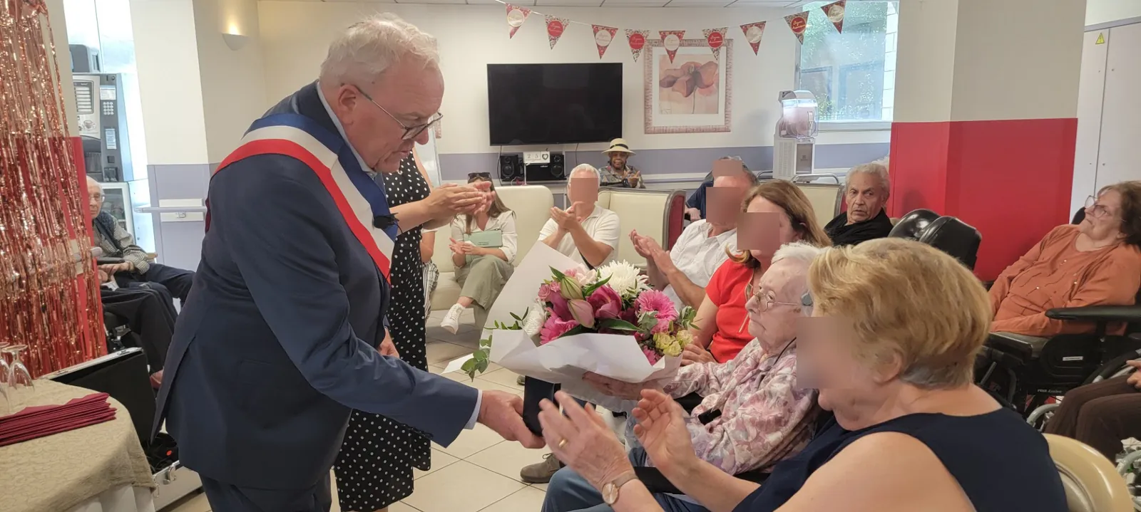 100 ans de vie et de bonheur : Madame Debove célèbre un siècle exceptionnel chez DomusVi