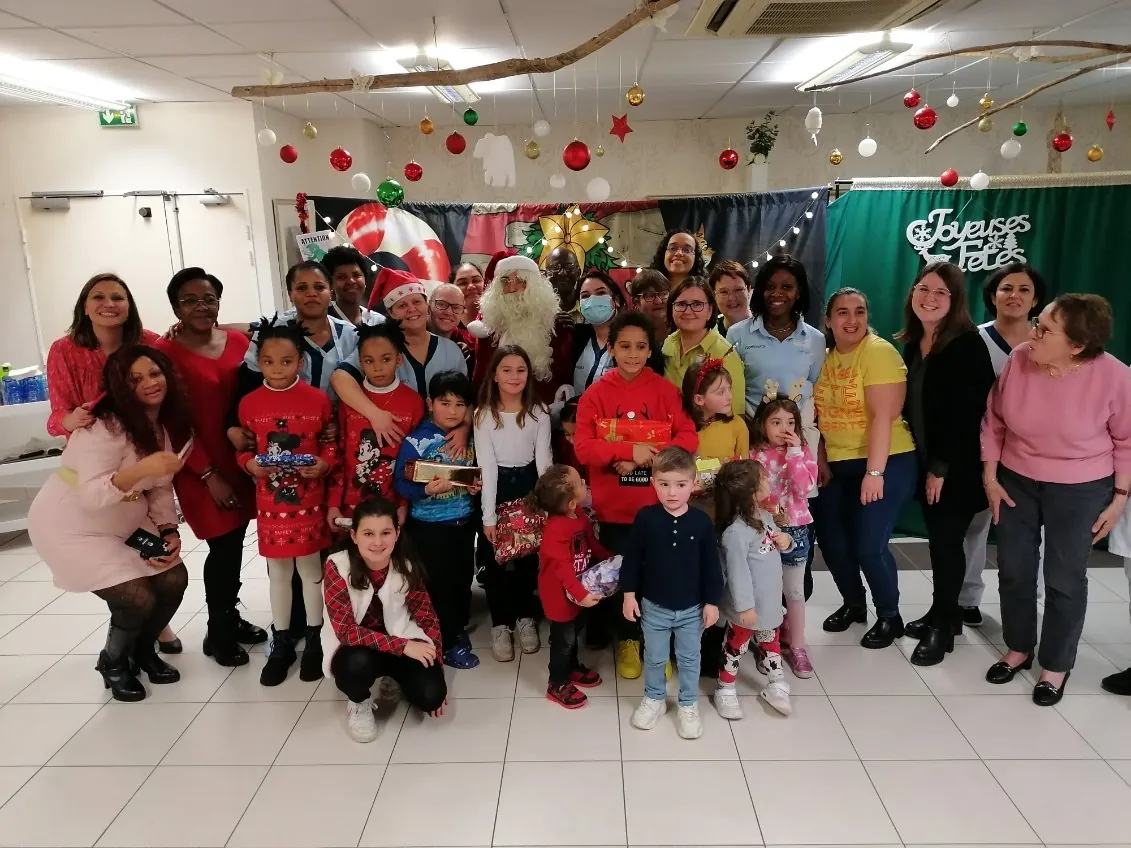 Arbre de Noël à l'EHPAD Les Tourterelles d'Esbly