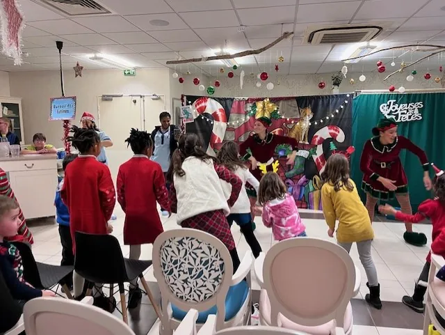 Arbre de Noël à l'EHPAD Les Tourterelles d'Esbly